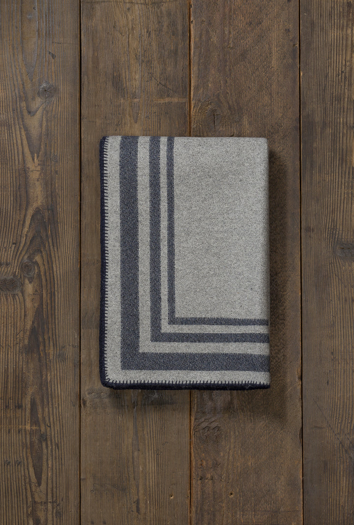 Light Grey/Navy Wood