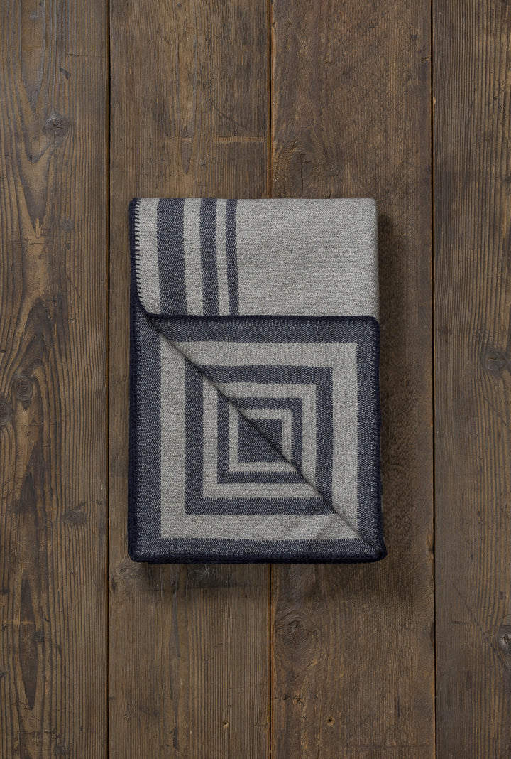 Light Grey/Navy Wood