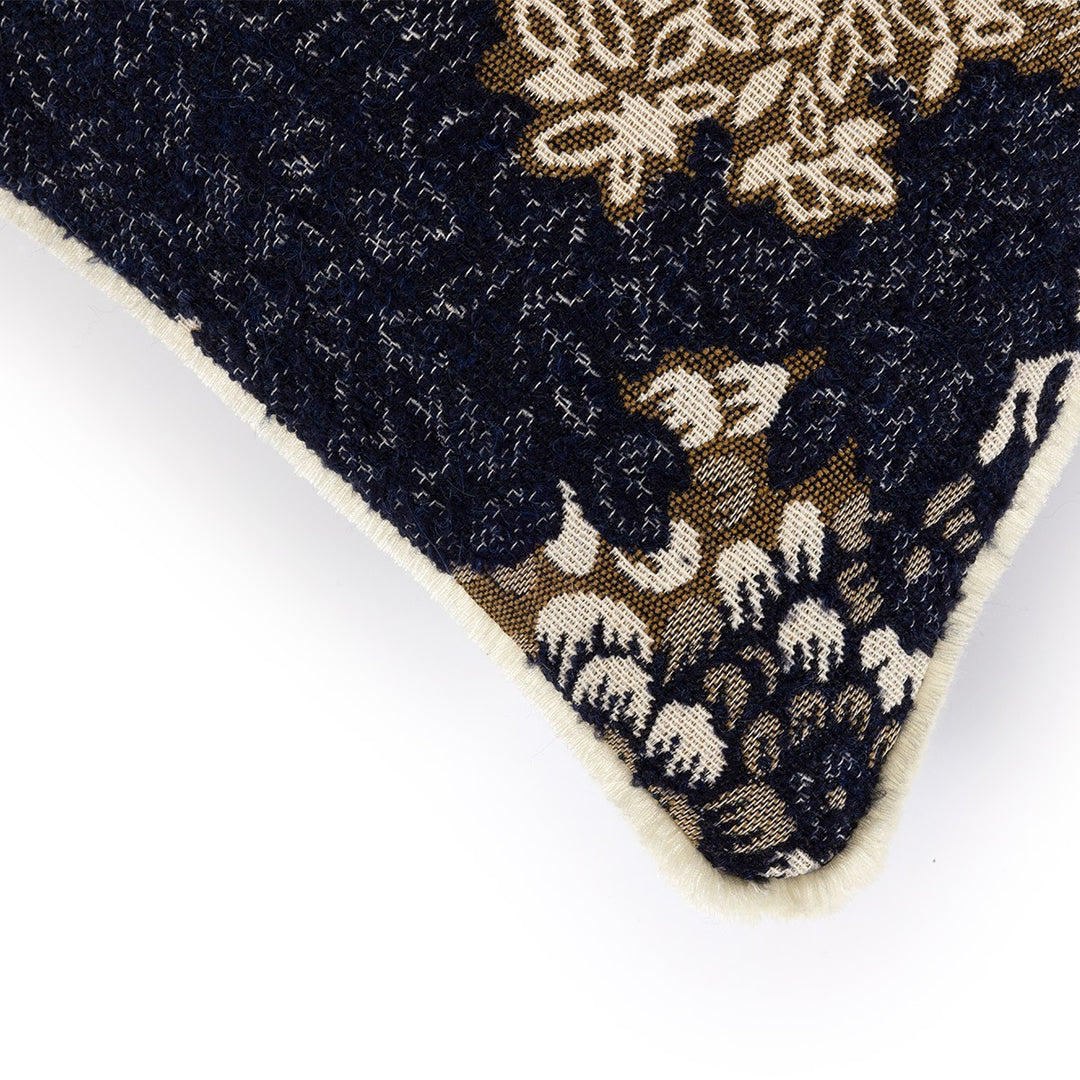 Decorative Pillow Finishing