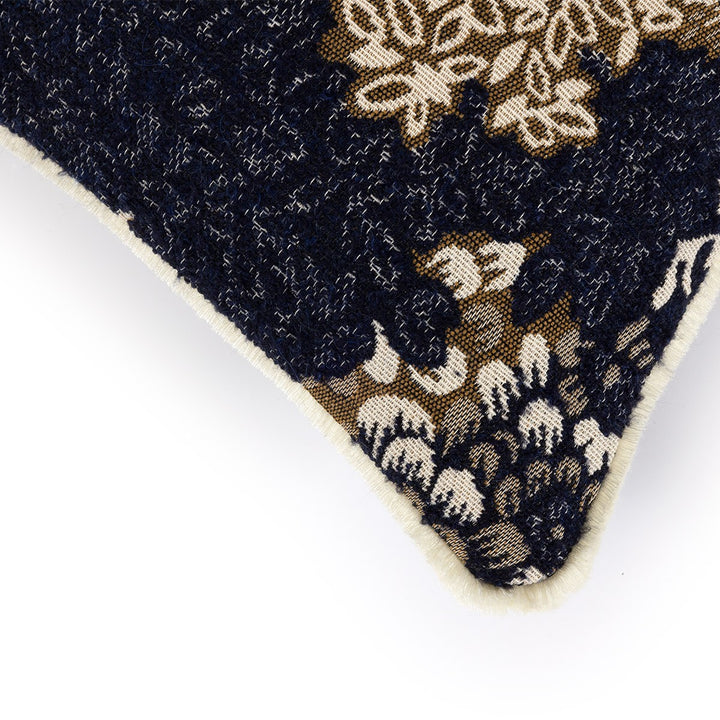 Decorative Pillow Finishing