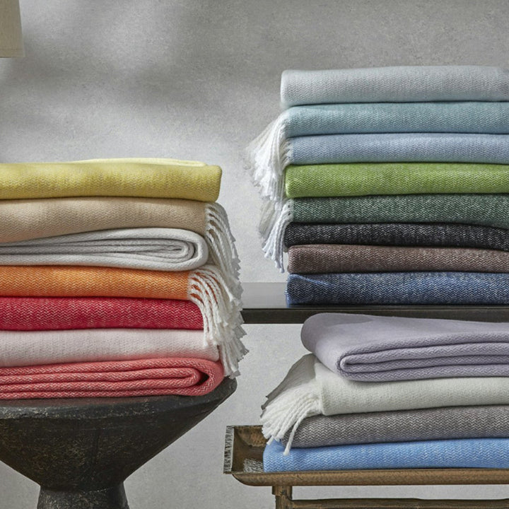 Pezzo Throw by Matouk