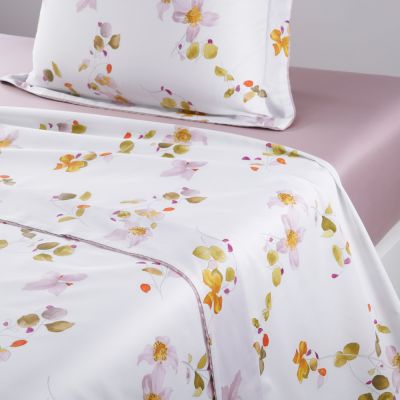 Éclats Flat Sheets paired with Triomphe Lila Fitted Sheet