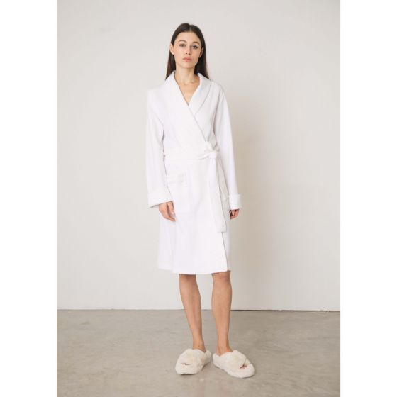 La Perla short robe ($294) ❤ liked on Polyvore featuring intimates, robes,  white, white bathrobe, white bath robe, short bathr… | Outfit ideen,  Modestil, Bekleidung